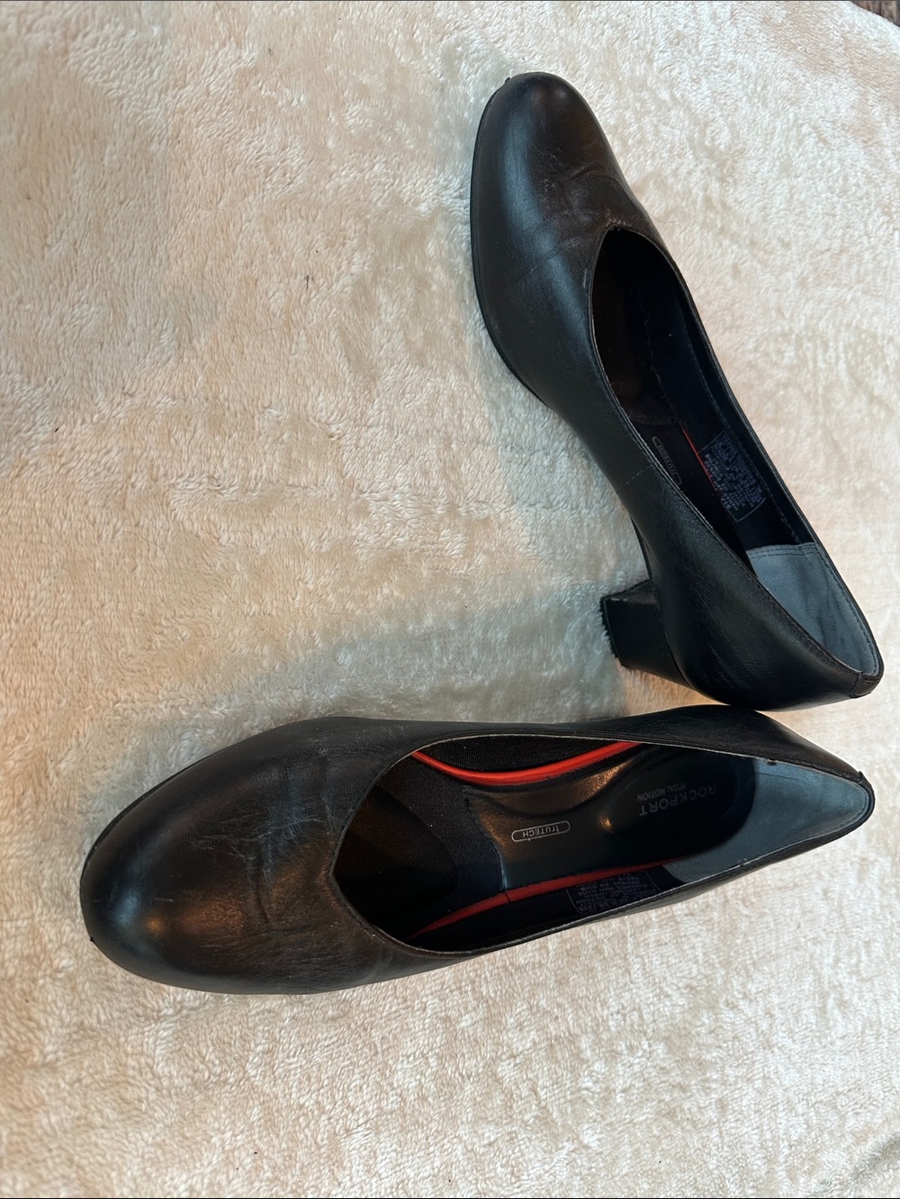 Rockport Classic Women's Black Leather Low Heel Pump